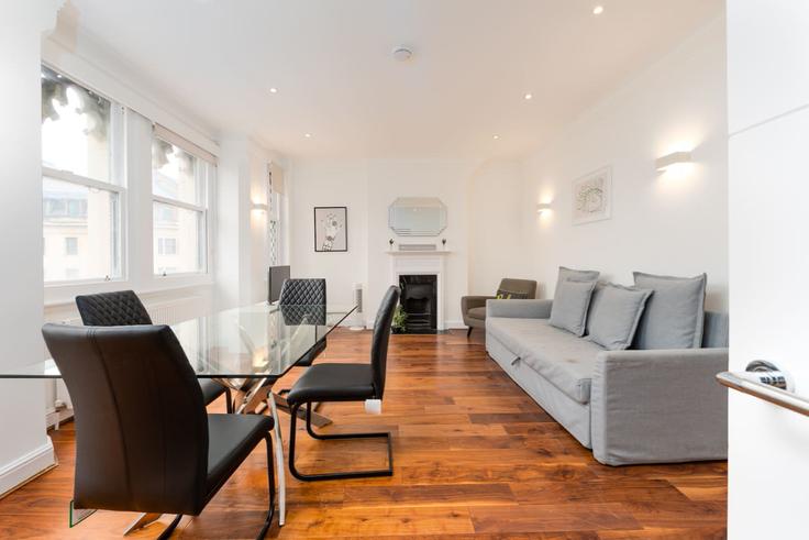 Building Fleet Street - lb73-management - 1330204 adresindeki bir dairede modern mobilyalarla zarif bir şekilde tasarlanmış oturma odası City of London, London