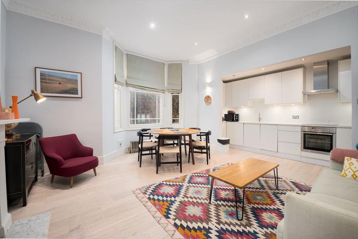 Elegante sala de estar con mobiliario moderno en un apartamento en Building Rosslyn Hill - lb73-management - 1330210 en London Borough of Camden, London