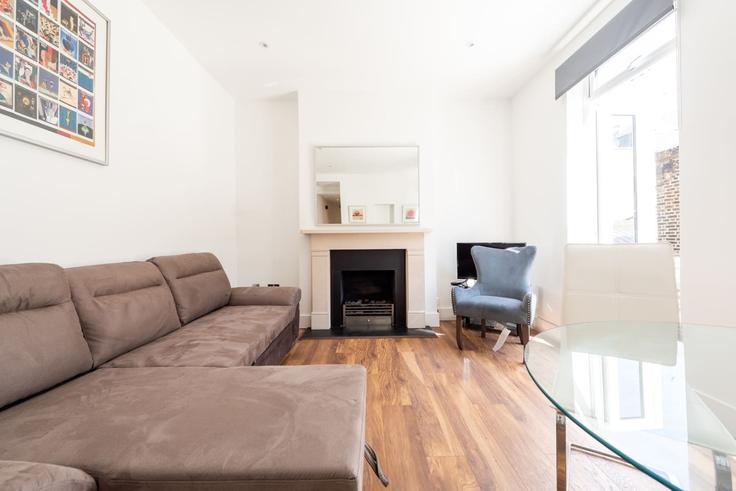 Sala de estar elegantemente projetada com móveis modernos em um apartamento no Building Spring Street - lb73-management - 1330215 em City of Westminster, London Sala de estar elegantemente projetada com móveis modernos em um apartamento no Building Spring Street - lb73-management - 1330215 em City of Westminster, London