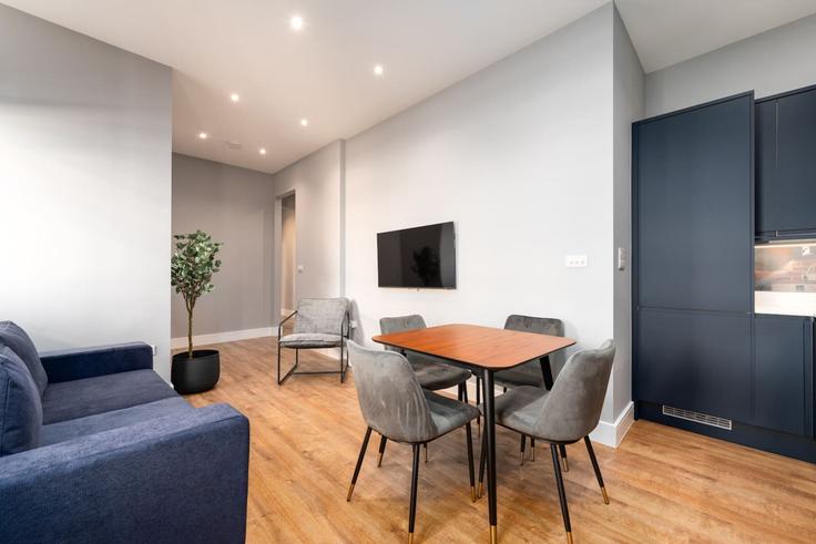 Elegant gestaltetes Wohnzimmer mit moderner Einrichtung in einer Wohnung im Building Upper Street - lb73-management - 1330216 in London Borough of Islington, London