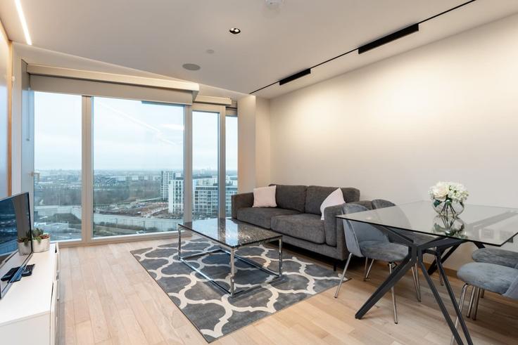 London Borough of Newham, London에 위치한 Building Olympic Park Avenue - lb73-management - 1553555 유닛의 세련된 인테리어가 돋보이는 거실 London Borough of Newham, London에 위치한 Building Olympic Park Avenue - lb73-management - 1553555 유닛의 세련된 인테리어가 돋보이는 거실