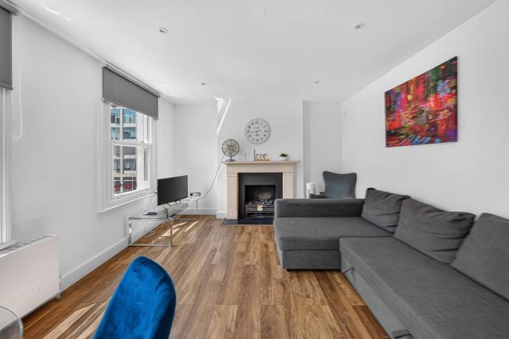 London City of WestminsterのBuilding Spring Street - lb73-management - 1604837のアパートメントにある、モダンな家具を備えたエレガントなデザインのリビングルーム London City of WestminsterのBuilding Spring Street - lb73-management - 1604837のアパートメントにある、モダンな家具を備えたエレガントなデザインのリビングルーム