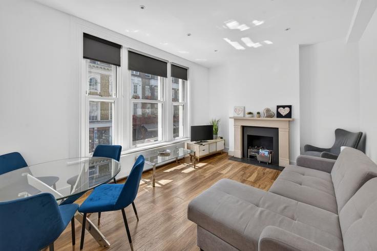 Building Conduit Place - lb73-management - 1604838 adresindeki bir dairede modern mobilyalarla zarif bir şekilde tasarlanmış oturma odası City of Westminster, London Building Conduit Place - lb73-management - 1604838 adresindeki bir dairede modern mobilyalarla zarif bir şekilde tasarlanmış oturma odası City of Westminster, London
