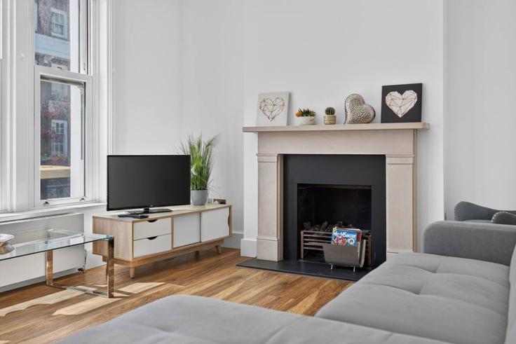 Sala de estar elegantemente projetada com móveis modernos em um apartamento no Building Conduit Place - lb73-management - 1604840 em City of Westminster, London Sala de estar elegantemente projetada com móveis modernos em um apartamento no Building Conduit Place - lb73-management - 1604840 em City of Westminster, London