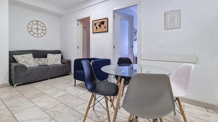 Sala de estar elegantemente projetada com móveis modernos em um apartamento no Building Avenida 5 de Outubro 96 - lch-lda - 1507483 em Avenidas Novas, Lisbon