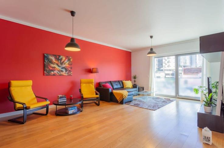 Elegante sala de estar con mobiliario moderno en un apartamento en Building Rua de Campolide - ld-ninja-stays - 1262794 - LIS en Campolide, Lisbon