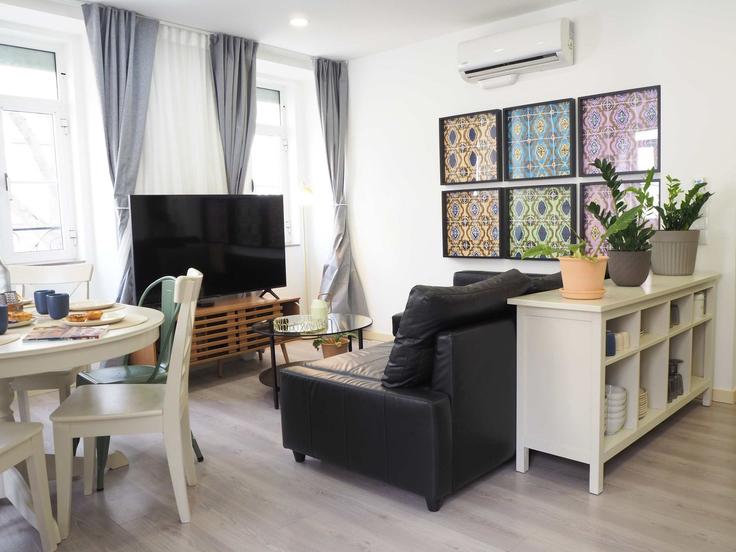 Salle de séjour élégante avec mobilier moderne dans un appartement à Building Travessa Convento de Jesus - ld-ninja-stays - 1262808 - LIS à Misericórdia, Lisbon Salle de séjour élégante avec mobilier moderne dans un appartement à Building Travessa Convento de Jesus - ld-ninja-stays - 1262808 - LIS à Misericórdia, Lisbon