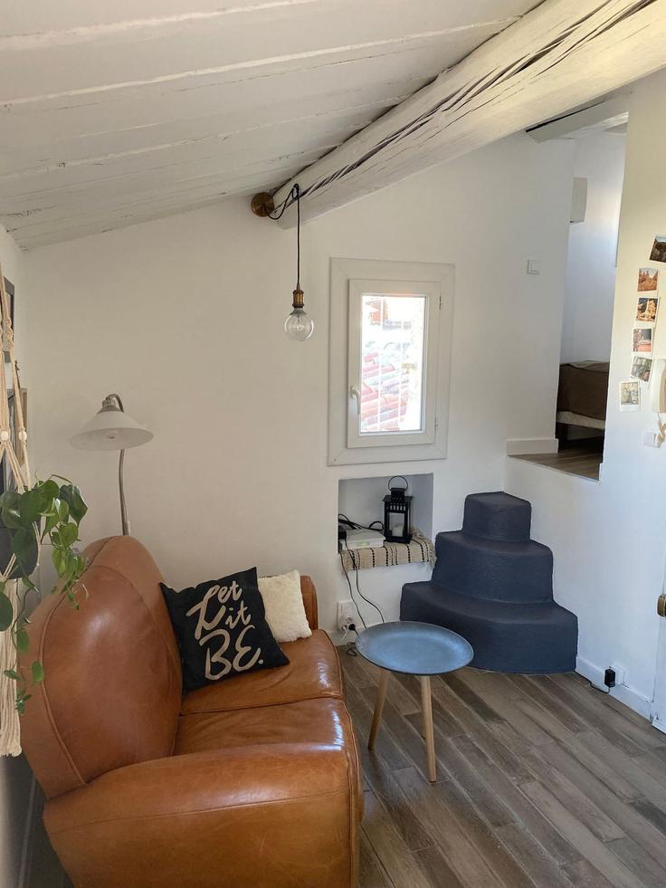 Sala de estar elegantemente projetada com móveis modernos em um apartamento no Building Rue Lieutaud - le-mazarin-conciergerie - 1366629 em Aix-en-Provence, Aix-en-Provence Sala de estar elegantemente projetada com móveis modernos em um apartamento no Building Rue Lieutaud - le-mazarin-conciergerie - 1366629 em Aix-en-Provence, Aix-en-Provence
