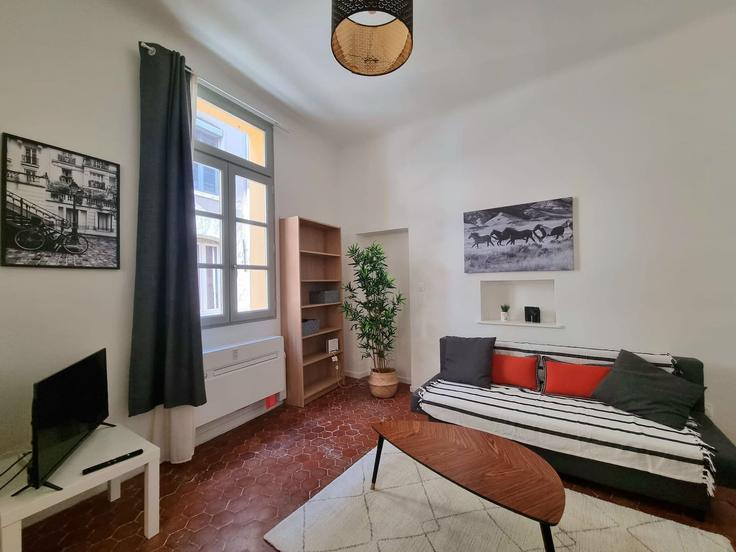 Salle de séjour élégante avec mobilier moderne dans un appartement à Building Rue des Epinaux - le-mazarin-conciergerie - 1367330 à Aix-en-Provence, Aix-en-Provence Salle de séjour élégante avec mobilier moderne dans un appartement à Building Rue des Epinaux - le-mazarin-conciergerie - 1367330 à Aix-en-Provence, Aix-en-Provence