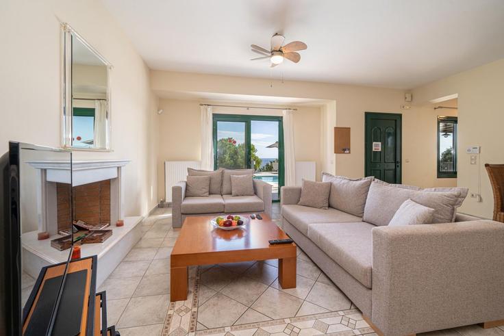 Cephalonia CephaloniaのBuilding Elios Proni - leaderstay - 1048007 - ATHのアパートメントにある、モダンな家具を備えたエレガントなデザインのリビングルーム