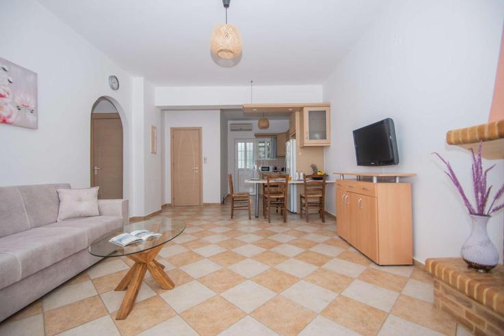 Building Βαρβαρίγου Διονύσιου - leaderstay - 1630051 adresindeki bir dairede modern mobilyalarla zarif bir şekilde tasarlanmış oturma odası Danato, Zakynthos Building Βαρβαρίγου Διονύσιου - leaderstay - 1630051 adresindeki bir dairede modern mobilyalarla zarif bir şekilde tasarlanmış oturma odası Danato, Zakynthos