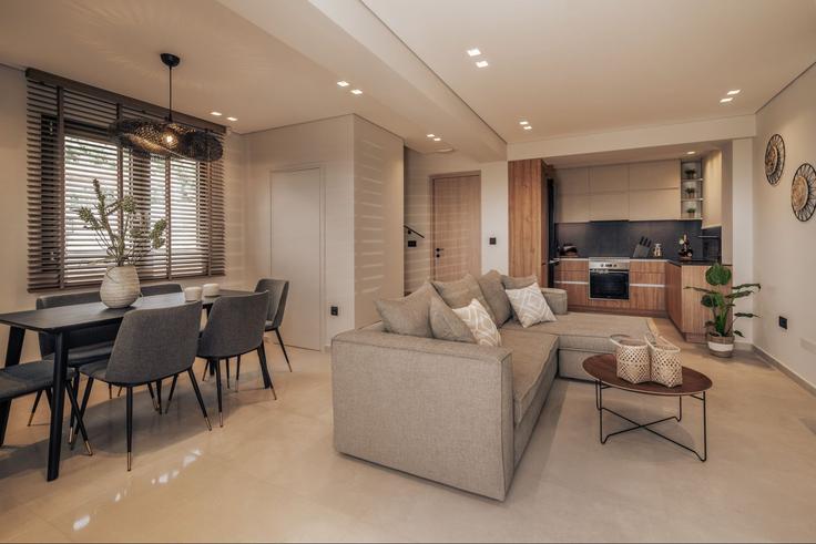 Kallithea, Zakynthos에 위치한 Building Kallithea - leaderstay - 1638449 유닛의 세련된 인테리어가 돋보이는 거실 Kallithea, Zakynthos에 위치한 Building Kallithea - leaderstay - 1638449 유닛의 세련된 인테리어가 돋보이는 거실