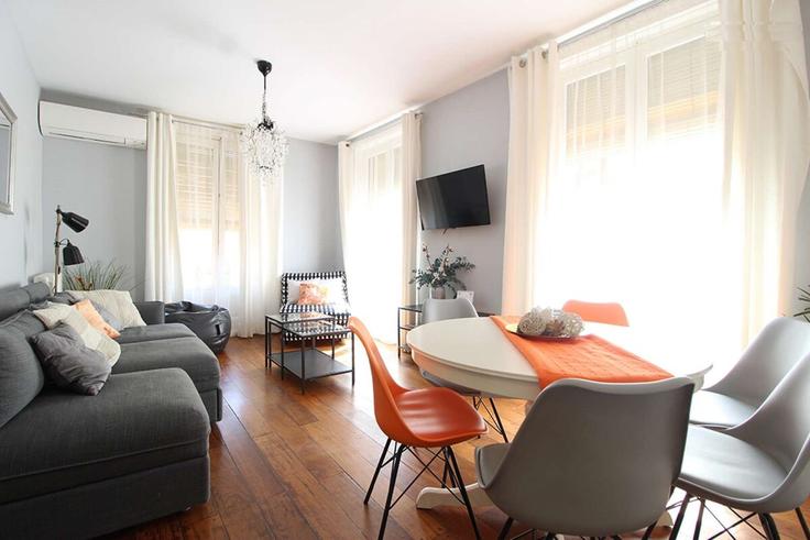 Centro, Madrid에 위치한 Building Calle del Rubio - lemon-and-other-stories - 1529163 유닛의 세련된 인테리어가 돋보이는 거실