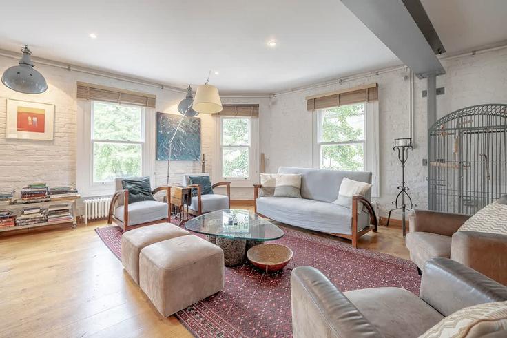 Salle de séjour élégante avec mobilier moderne dans un appartement à Building Vauxhall Grove - let-club-ltd - 1356447 à London Borough of Lambeth, London