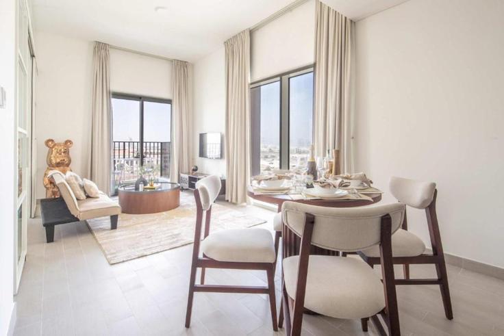 Elegant gestaltetes Wohnzimmer mit moderner Einrichtung in einer Wohnung im Building Tariaq Bedon Esm - let2rent-hostaway - 1325703 in Dubai Hills Estate, Dubai Elegant gestaltetes Wohnzimmer mit moderner Einrichtung in einer Wohnung im Building Tariaq Bedon Esm - let2rent-hostaway - 1325703 in Dubai Hills Estate, Dubai