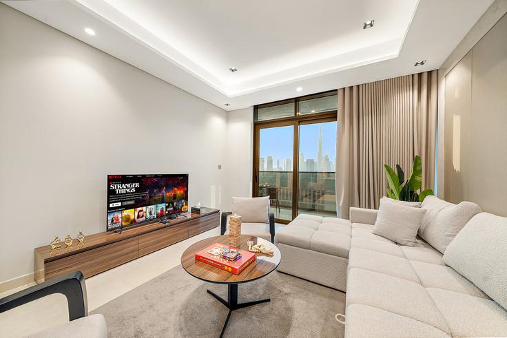 Business Bay, Dubai에 위치한 Building Tariaq Bedon Esm - let2rent-hostaway - 1340553 아파트의 세련된 인테리어가 돋보이는 거실