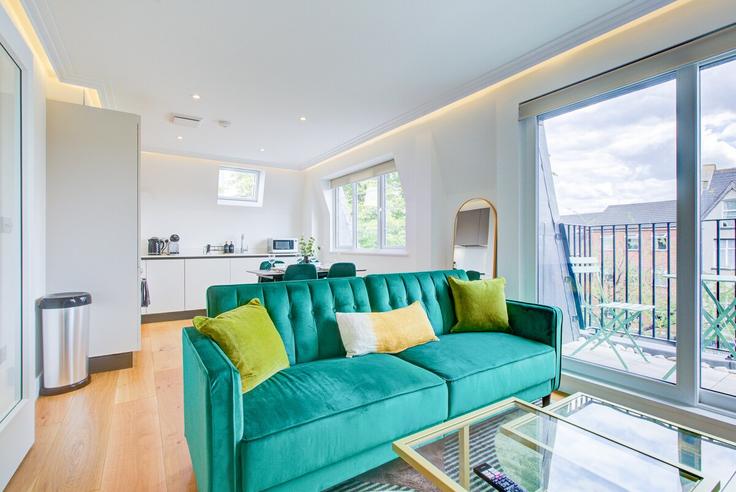 Salle de séjour élégante avec mobilier moderne dans un appartement à Building Horn Lane - lets-stay-together-ltd - 1623779 à London Borough of Ealing, London Salle de séjour élégante avec mobilier moderne dans un appartement à Building Horn Lane - lets-stay-together-ltd - 1623779 à London Borough of Ealing, London