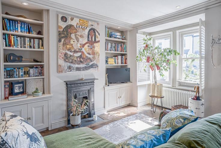 Elegante sala de estar con mobiliario moderno en un apartamento en Building Selborne Road - lets-stay-together-ltd - 1271990 en London Borough of Haringey, London