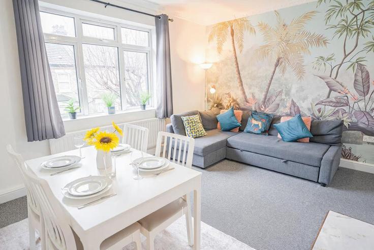 London Borough of Wandsworth, London 소재 Building Octavia Street - lets-stay-together-ltd - 1271988 유닛에 마련된, 현대적인 가구로 꾸며진 우아한 디자인의 거실