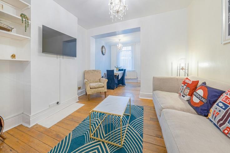 Salle de séjour élégante avec mobilier moderne dans un appartement à Building Swan Mead - lets-stay-together-ltd - 1331355 à London Borough of Southwark, London Salle de séjour élégante avec mobilier moderne dans un appartement à Building Swan Mead - lets-stay-together-ltd - 1331355 à London Borough of Southwark, London