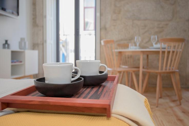 Salle de séjour élégante avec mobilier moderne dans un appartement à Building Rua do Pinheiro - liiiving - 1335627 à União das freguesias de Cedofeita, Santo Ildefonso, Sé, Miragaia, São Nicolau e Vitória, Porto