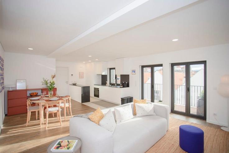 Building Rua Particular João Félix - liiiving - 1335585 adresindeki bir dairede modern mobilyalarla zarif bir şekilde tasarlanmış oturma odası Santa Marinha e São Pedro da Afurada, Vila Nova de Gaia