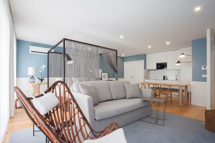 Sala de estar elegantemente projetada com móveis modernos em um apartamento no Building Rua de Sá da Bandeira - liiiving - 1335664 em União das freguesias de Cedofeita, Santo Ildefonso, Sé, Miragaia, São Nicolau e Vitória, Porto