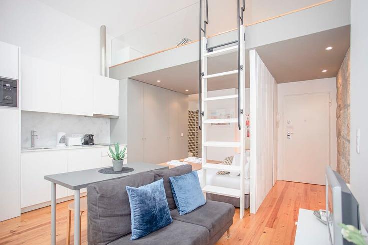 Building Rua dos Mártires da Liberdade - liiiving - 1335567 adresindeki bir dairede modern mobilyalarla zarif bir şekilde tasarlanmış oturma odası União das freguesias de Cedofeita, Santo Ildefonso, Sé, Miragaia, São Nicolau e Vitória, Porto Building Rua dos Mártires da Liberdade - liiiving - 1335567 adresindeki bir dairede modern mobilyalarla zarif bir şekilde tasarlanmış oturma odası União das freguesias de Cedofeita, Santo Ildefonso, Sé, Miragaia, São Nicolau e Vitória, Porto