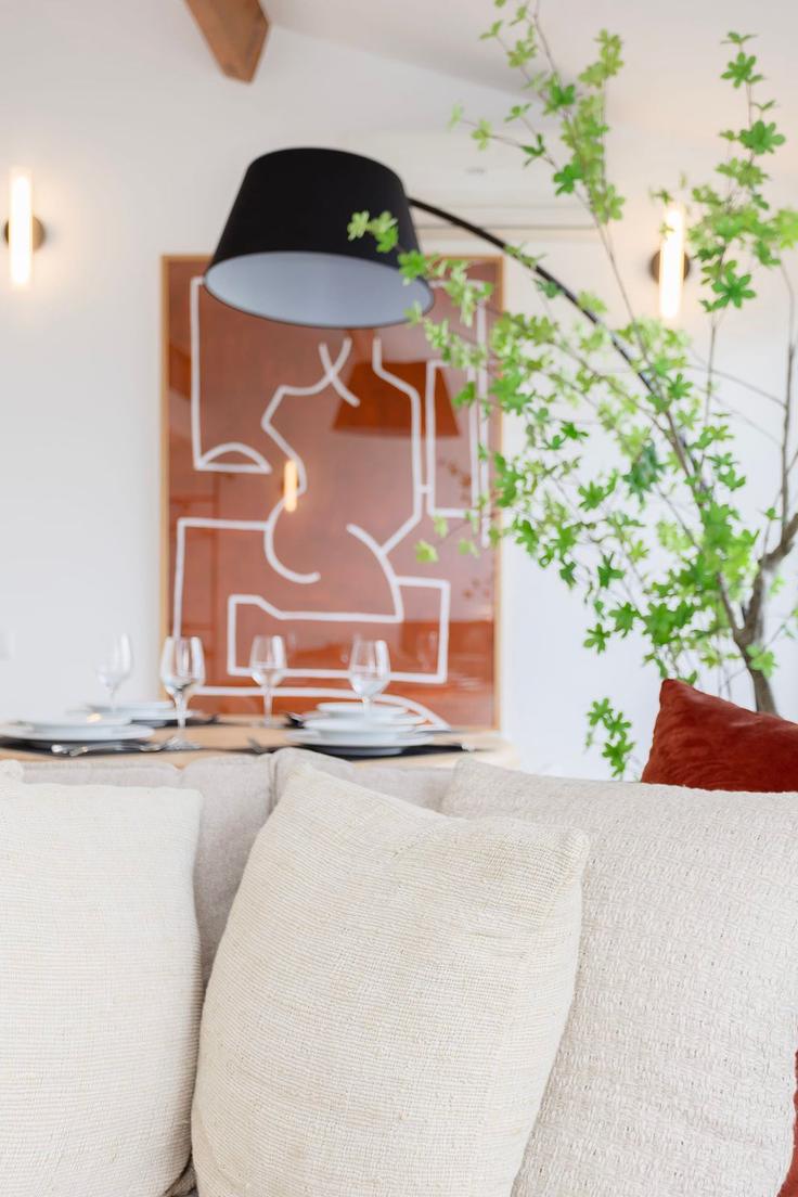 Elegant gestaltetes Wohnzimmer mit moderner Einrichtung in einer Wohnung im Building Travessa da Lapa - liiiving - 1335536 in União das freguesias de Cedofeita, Santo Ildefonso, Sé, Miragaia, São Nicolau e Vitória, Porto