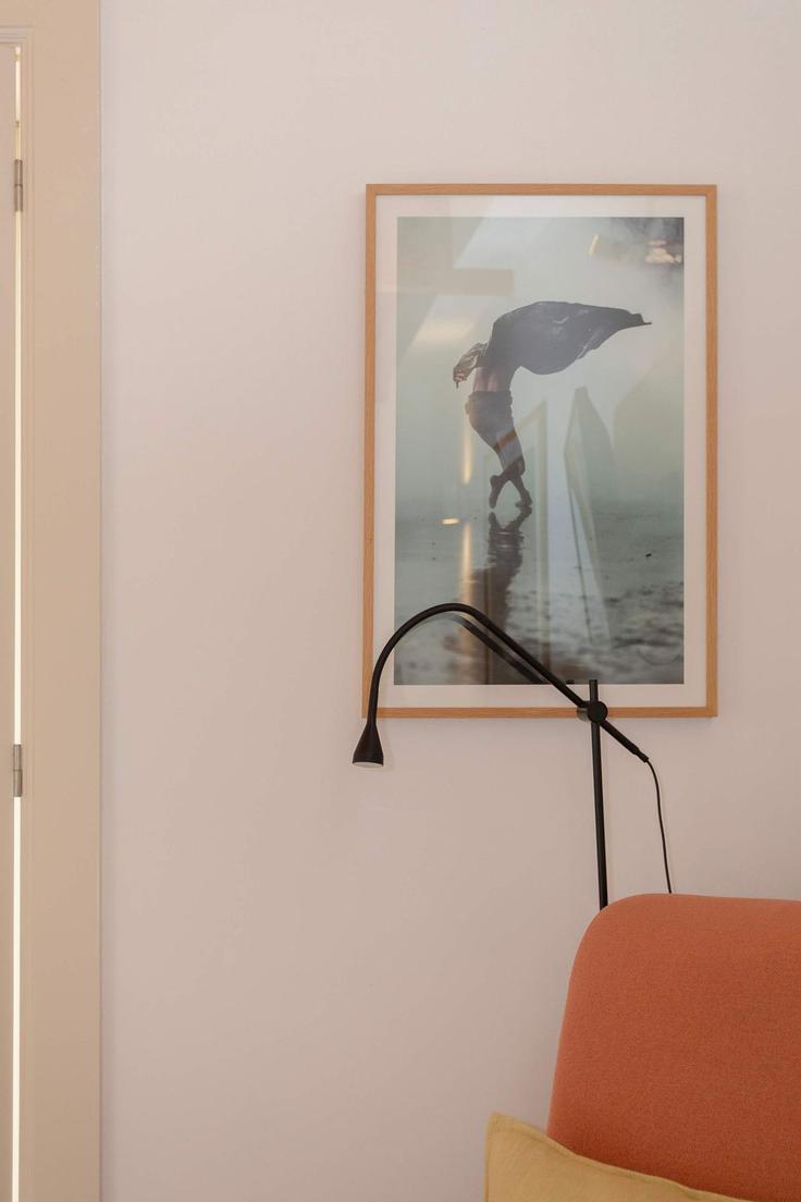 Sala de estar elegantemente projetada com móveis modernos em um apartamento no Building Rua do Bonjardim - liiiving - 1335496 em União das freguesias de Cedofeita, Santo Ildefonso, Sé, Miragaia, São Nicolau e Vitória, Porto Sala de estar elegantemente projetada com móveis modernos em um apartamento no Building Rua do Bonjardim - liiiving - 1335496 em União das freguesias de Cedofeita, Santo Ildefonso, Sé, Miragaia, São Nicolau e Vitória, Porto