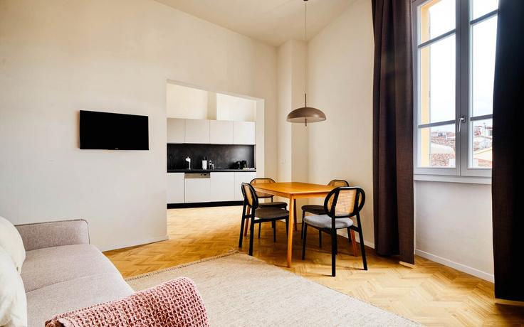 Elegante sala de estar con mobiliario moderno en un apartamento en Building Via Guelfa - limehome - 1573746 en Florence, Florence