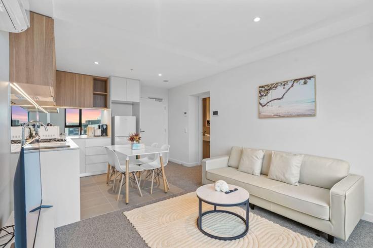 Melbourne SouthbankのBuilding Hancock Street - live-luxe - 1645994のアパートメントにある、モダンな家具を備えたエレガントなデザインのリビングルーム Melbourne SouthbankのBuilding Hancock Street - live-luxe - 1645994のアパートメントにある、モダンな家具を備えたエレガントなデザインのリビングルーム
