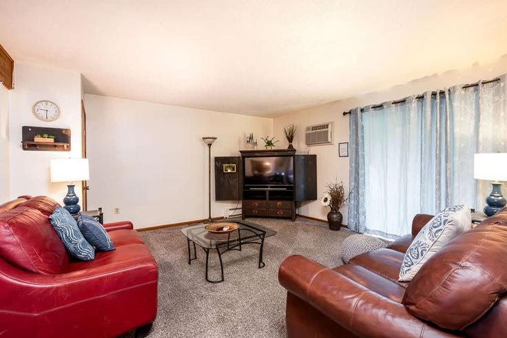 Rockford, Rockford에 위치한 Building Bella Vista Drive Northeast - livesuits - 1494635 유닛의 세련된 인테리어가 돋보이는 거실