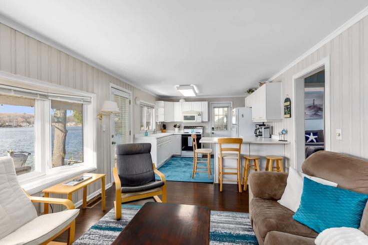 Rockford, Rockford에 위치한 Building Je-NE-Be Drive Northeast - livesuits - 1364137 유닛의 세련된 인테리어가 돋보이는 거실