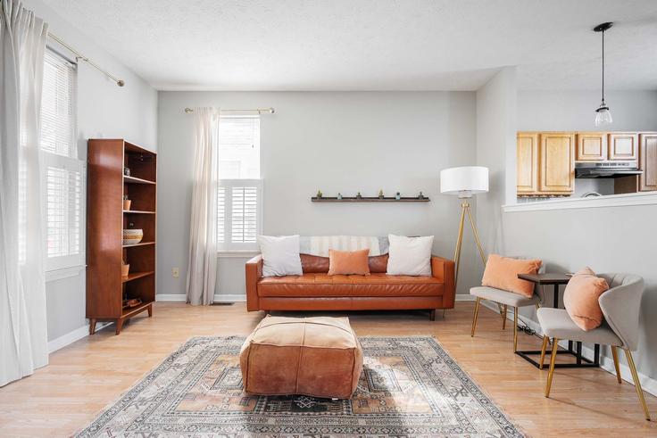 Indianapolis, Indianapolis에 위치한 Building North New Jersey Street - livesuits - 1364144 아파트의 세련된 인테리어가 돋보이는 거실