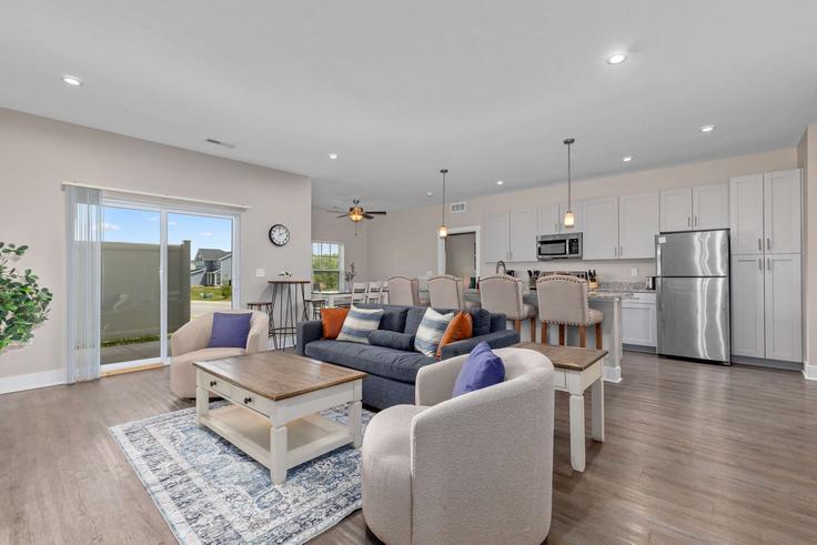 Wyoming, Wyoming에 위치한 Building Grenache Avenue - livesuits - 1541450 유닛의 세련된 인테리어가 돋보이는 거실 Wyoming, Wyoming에 위치한 Building Grenache Avenue - livesuits - 1541450 유닛의 세련된 인테리어가 돋보이는 거실