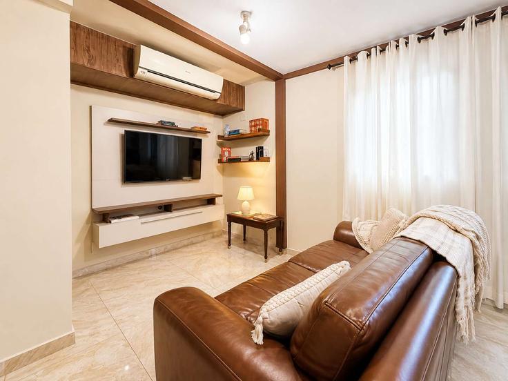 Elegant gestaltetes Wohnzimmer mit moderner Einrichtung in einer Wohnung im Building Avenida 1 Norte - living-gen - 1623193 in Panama City, Panama City Elegant gestaltetes Wohnzimmer mit moderner Einrichtung in einer Wohnung im Building Avenida 1 Norte - living-gen - 1623193 in Panama City, Panama City