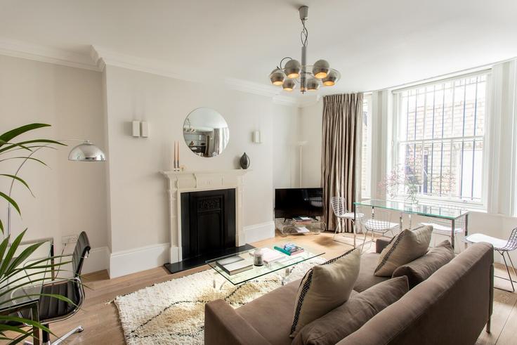 London City of WestminsterのBuilding Welbeck Street - livingrooms - 1050084 - LONのアパートメントにある、モダンな家具を備えたエレガントなデザインのリビングルーム