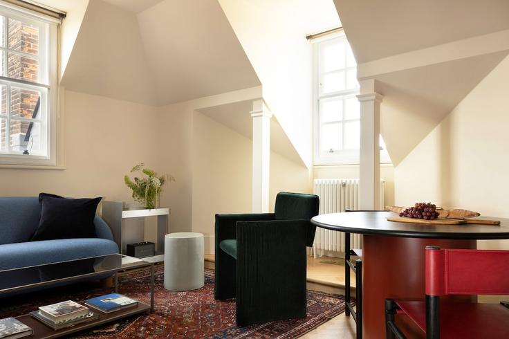 Elegante sala de estar con mobiliario moderno en un apartamento en Building New Cavendish Street - livingrooms - 1050090 en City of Westminster, London Elegante sala de estar con mobiliario moderno en un apartamento en Building New Cavendish Street - livingrooms - 1050090 en City of Westminster, London