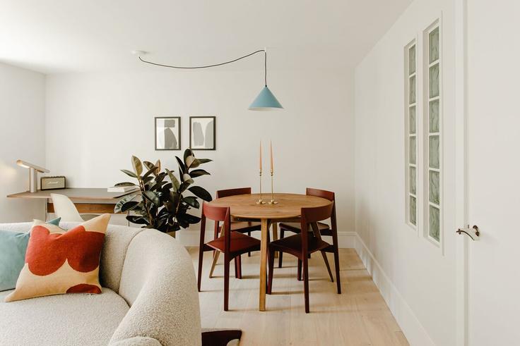 London City of WestminsterのBuilding Aldburgh Mews - livingrooms - 1050091 - LONのアパートメントにある、モダンな家具を備えたエレガントなデザインのリビングルーム London City of WestminsterのBuilding Aldburgh Mews - livingrooms - 1050091 - LONのアパートメントにある、モダンな家具を備えたエレガントなデザインのリビングルーム