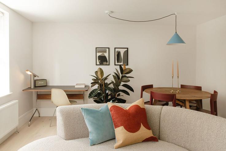 Elegante sala de estar con mobiliario moderno en un apartamento en Building Aldburgh Mews - livingrooms - 1050091 - LON en City of Westminster, London Elegante sala de estar con mobiliario moderno en un apartamento en Building Aldburgh Mews - livingrooms - 1050091 - LON en City of Westminster, London
