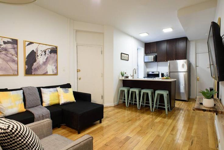 Manhattan, New York에 위치한 Building East 109th Street - livly-housing - 1245634 - NYC 아파트의 세련된 인테리어가 돋보이는 거실