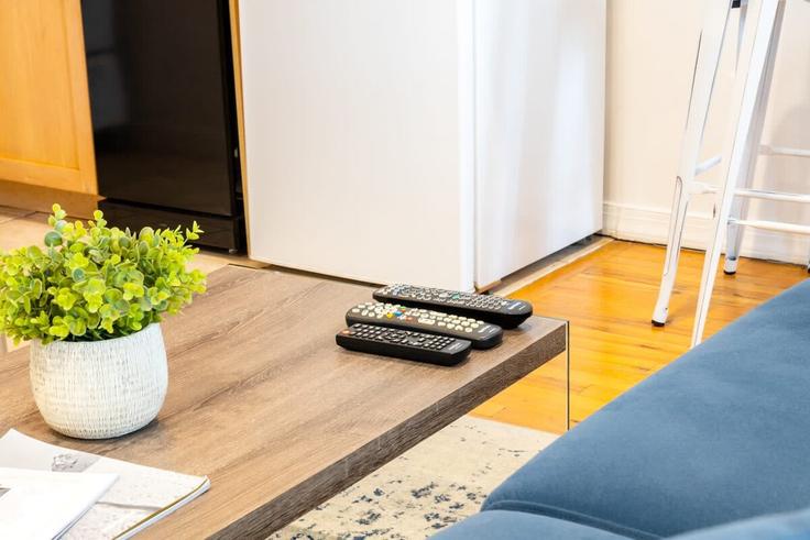 Salle de séjour élégante avec mobilier moderne dans un appartement à Building East 19th Street - livly-housing - 1245714 - NYC à Manhattan, New York Salle de séjour élégante avec mobilier moderne dans un appartement à Building East 19th Street - livly-housing - 1245714 - NYC à Manhattan, New York