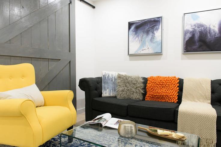 Building East 75th Street - livly-housing - 1245817 - NYC adresindeki bir dairede modern mobilyalarla zarif bir şekilde tasarlanmış oturma odası Manhattan, New York