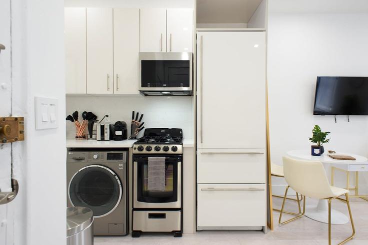 New York ManhattanのBuilding East 61st Street - livly-housing - 1245762 - NYCの高級アパートメントにある、最高級の設備を備えた機能的でスタイリッシュなキッチン