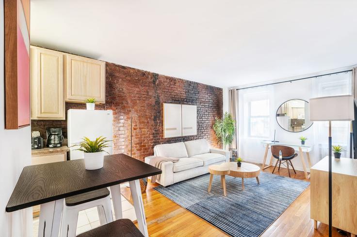 Manhattan, New York에 위치한 Building East 19th Street - livly-housing - 1245740 - NYC 아파트의 세련된 인테리어가 돋보이는 거실