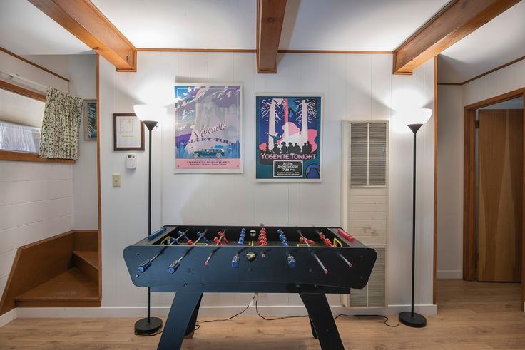 Building Chilnualna Avenue - livly-housing - 1248074 - USA adresindeki bir dairede modern mobilyalarla zarif bir şekilde tasarlanmış oturma odası Wawona, Wawona Building Chilnualna Avenue - livly-housing - 1248074 - USA adresindeki bir dairede modern mobilyalarla zarif bir şekilde tasarlanmış oturma odası Wawona, Wawona