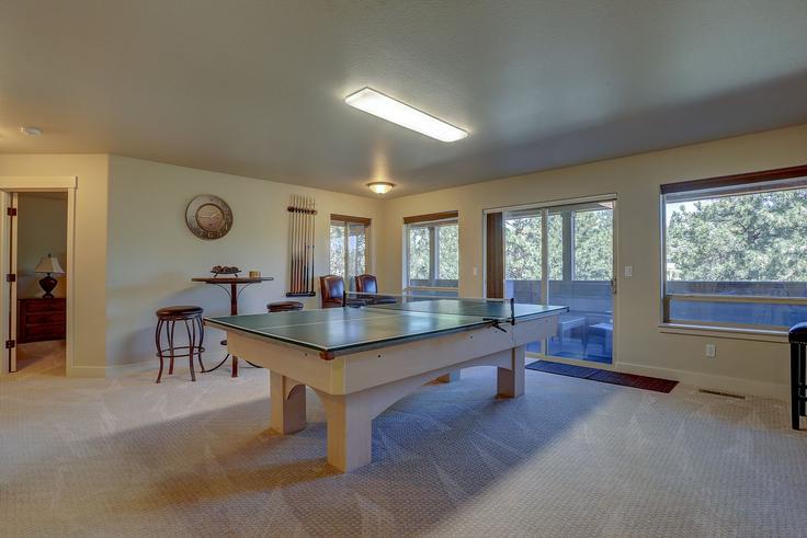 Building Northwest Quinn Creek Loop - livly-housing - 1247493 - USA adresindeki bir dairede modern mobilyalarla zarif bir şekilde tasarlanmış oturma odası Bend, Bend Building Northwest Quinn Creek Loop - livly-housing - 1247493 - USA adresindeki bir dairede modern mobilyalarla zarif bir şekilde tasarlanmış oturma odası Bend, Bend