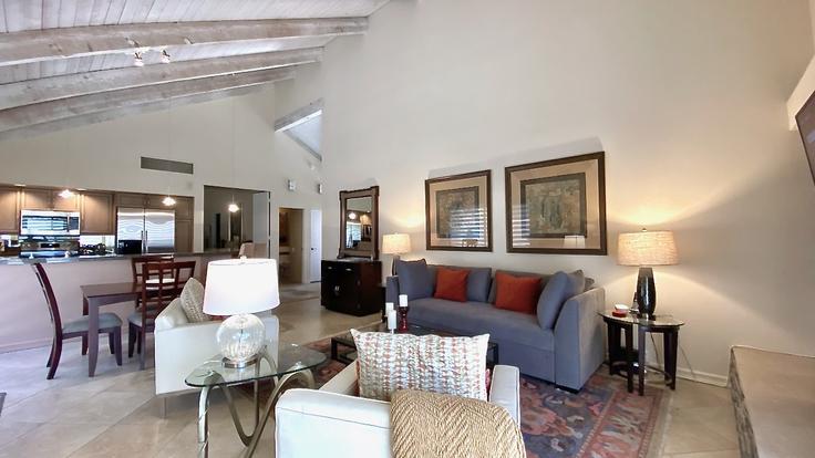 Building Racquet Club Drive South - livly-housing - 1247301 - LAX adresindeki bir dairede modern mobilyalarla zarif bir şekilde tasarlanmış oturma odası Rancho Mirage, Rancho Mirage