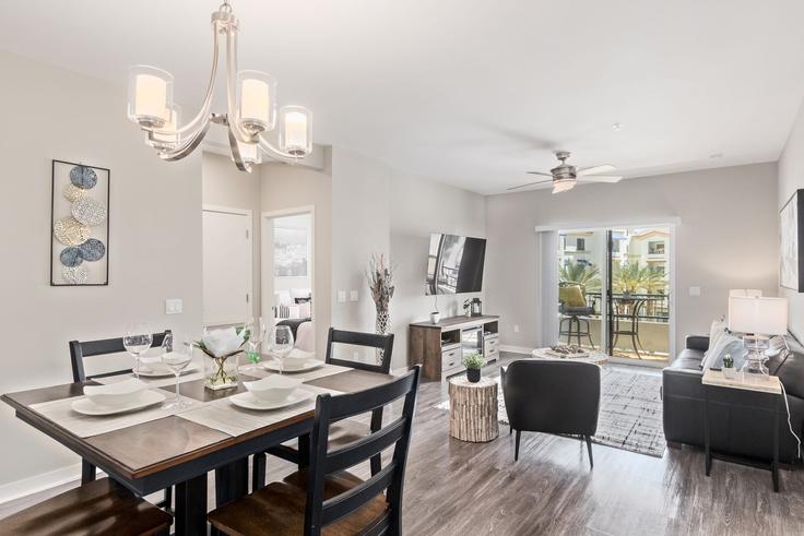 Elegante sala de estar con mobiliario moderno en un apartamento en Building West Queen Creek Road - livly-housing - 1247712 - USA en Chandler, Chandler Elegante sala de estar con mobiliario moderno en un apartamento en Building West Queen Creek Road - livly-housing - 1247712 - USA en Chandler, Chandler